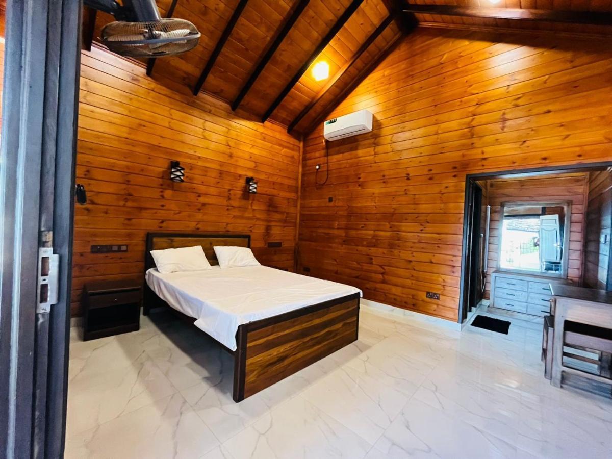 Janas Blue Water Corner Hotel Trincomalee Exterior photo