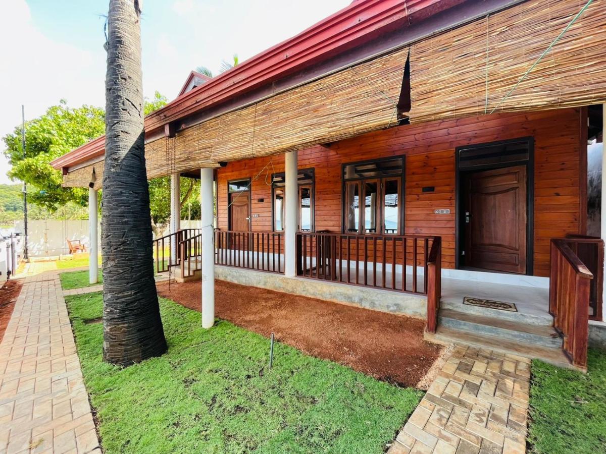 Janas Blue Water Corner Hotel Trincomalee Exterior photo