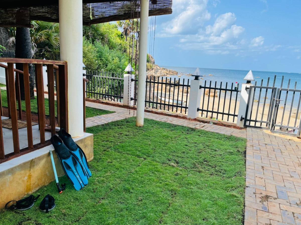 Janas Blue Water Corner Hotel Trincomalee Exterior photo