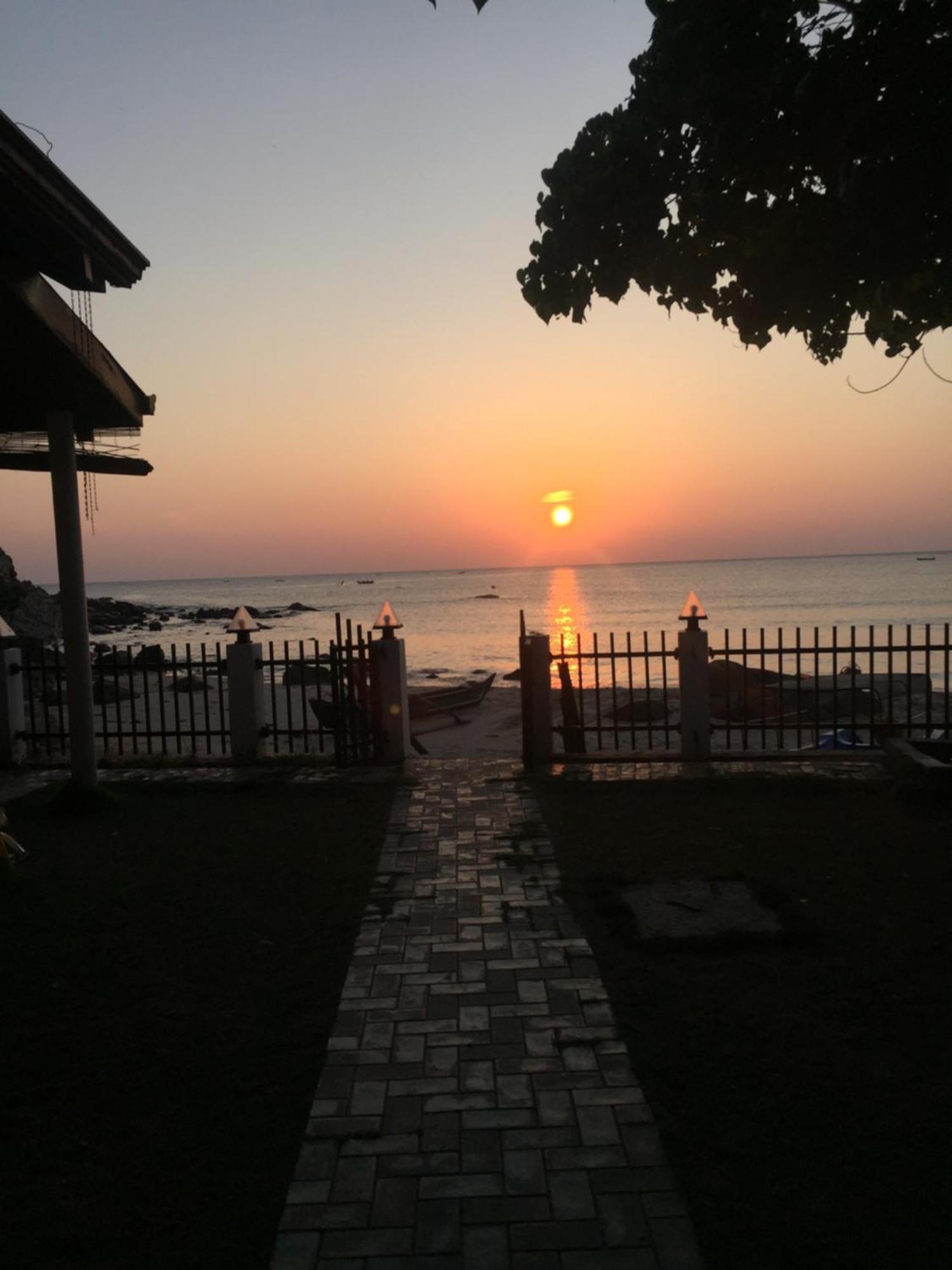 Janas Blue Water Corner Hotel Trincomalee Exterior photo